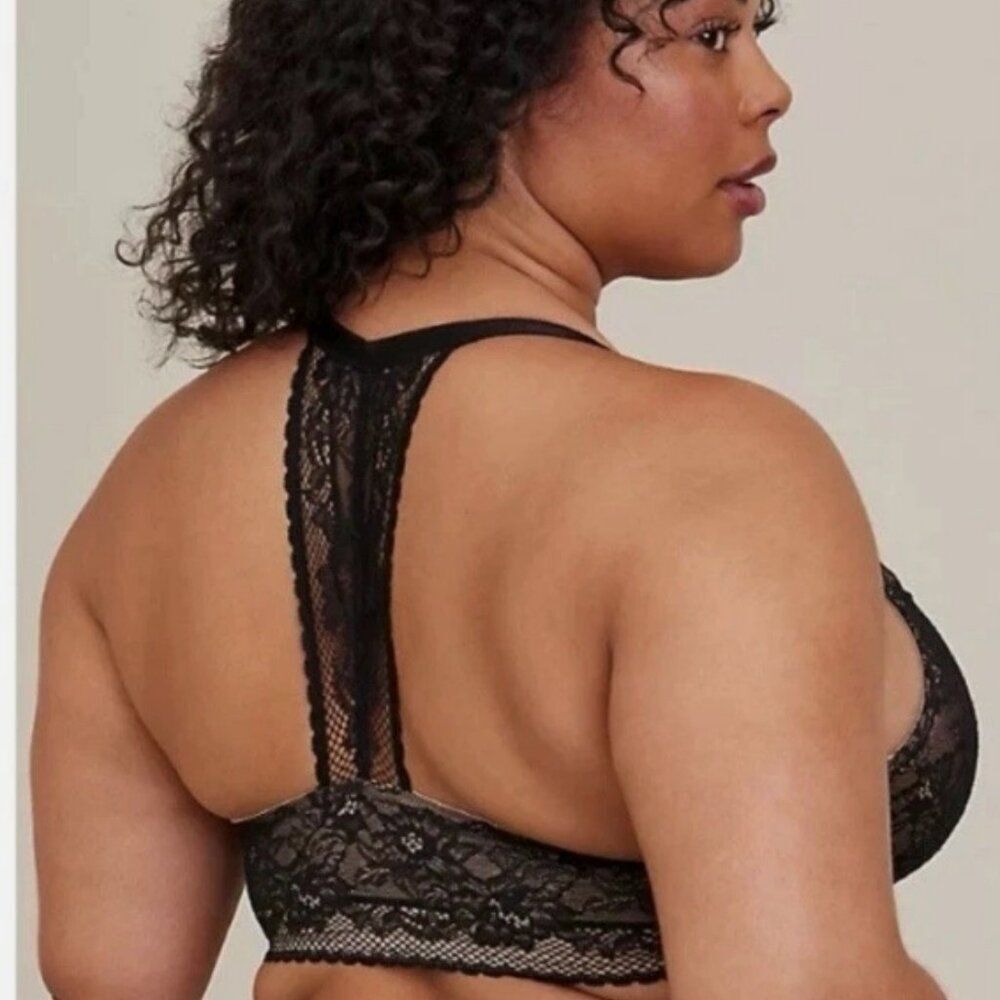 TORRID CURVE: Front Close
